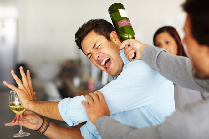 Алкоголь легко приводит от дружбы к вражде