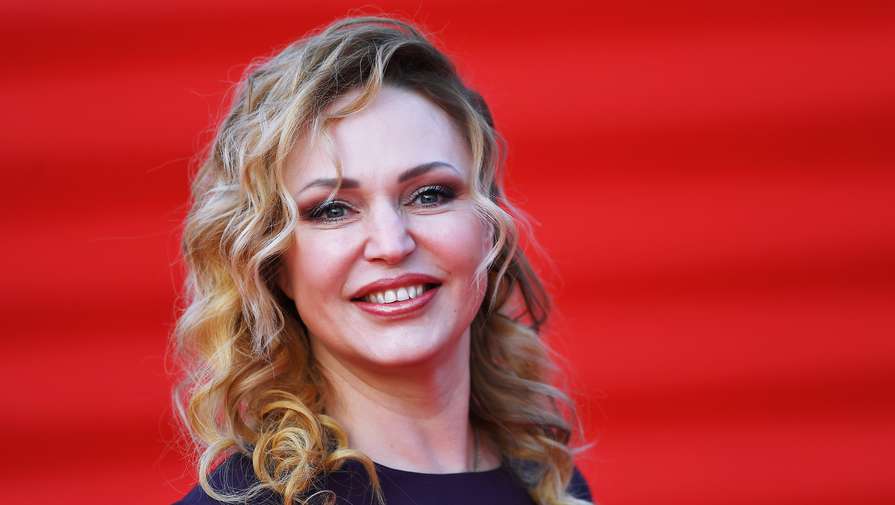 Алла Довлатова заявила, что ей жалко уехавших из России артистов