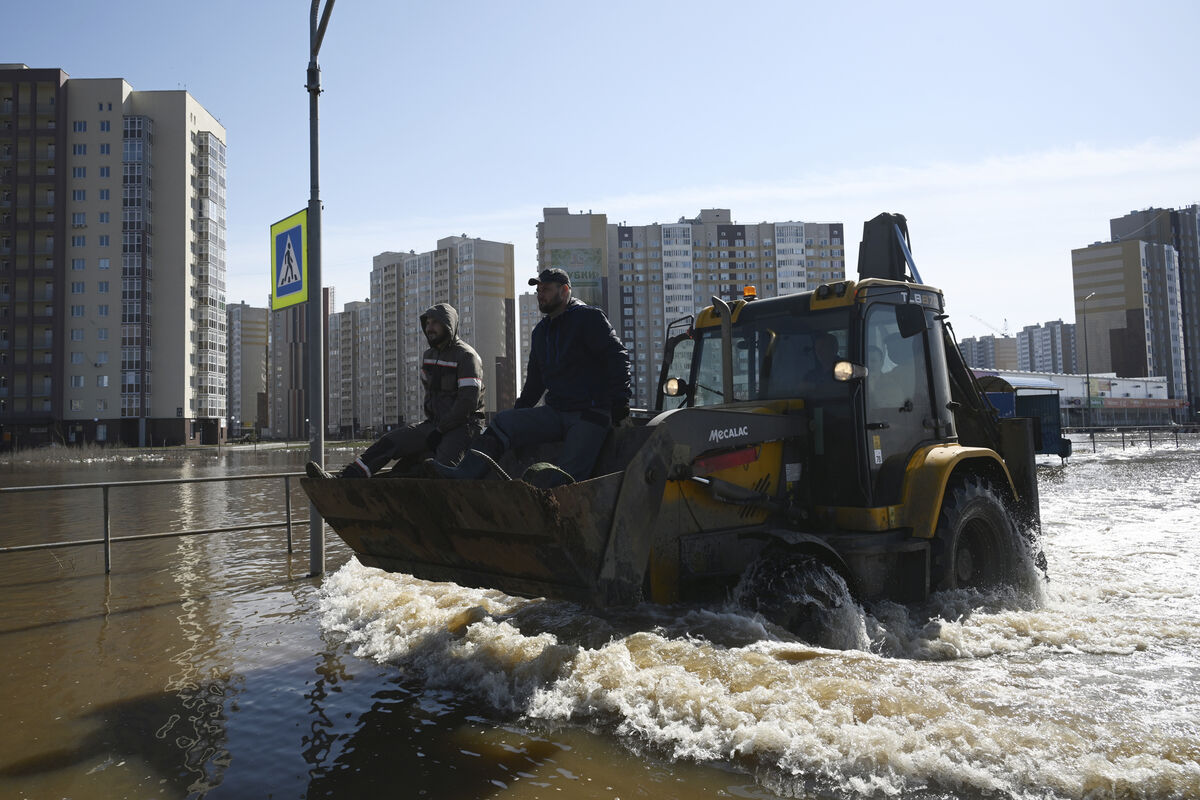 В Оренбурге зафиксировали снижение уровня воды в реке Урал - Газета.Ru |  Новости