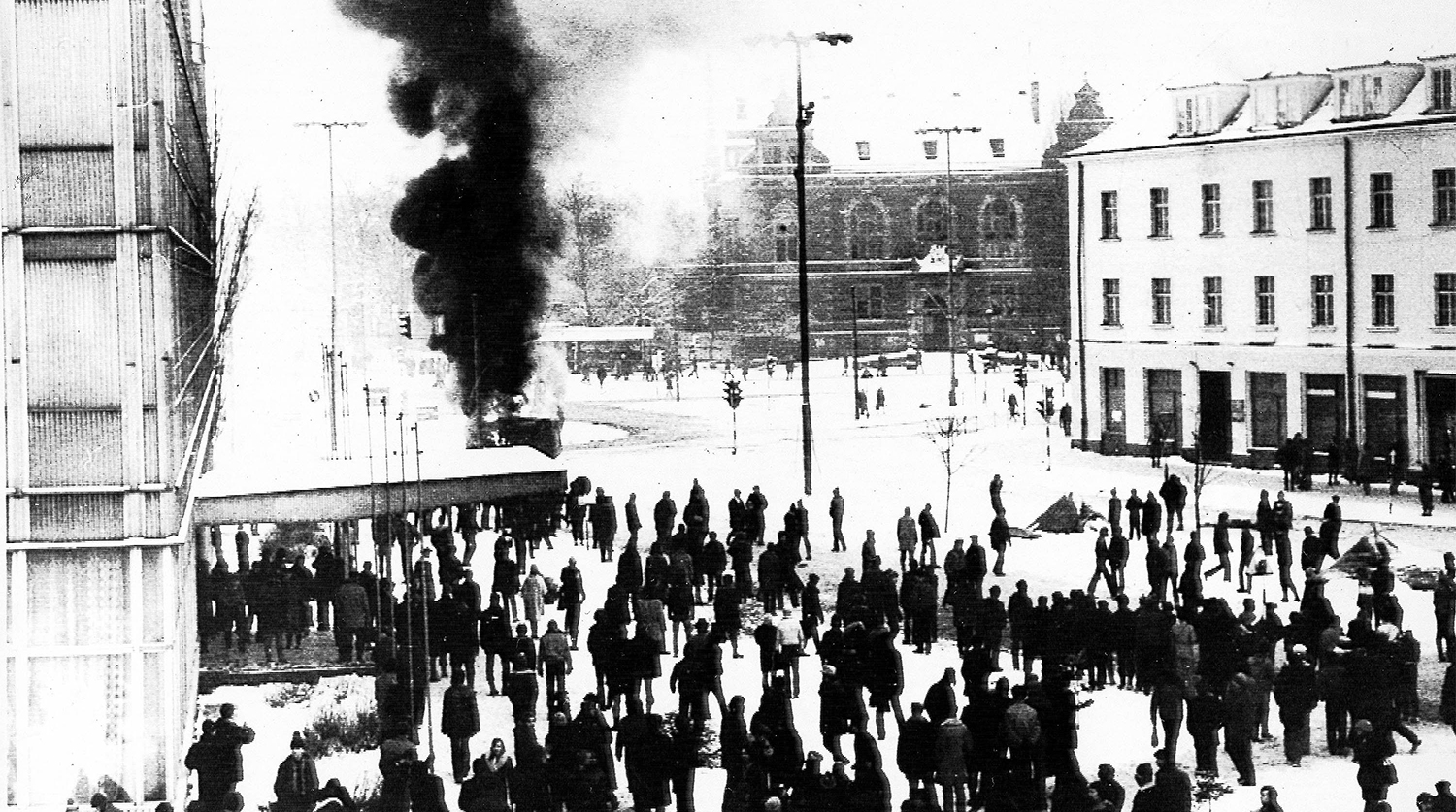 Протестующие около Гданьской судоверфи, декабрь 1981 года