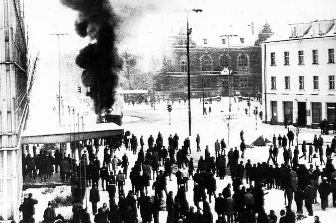 Протестующие около Гданьской судоверфи, декабрь 1981 года