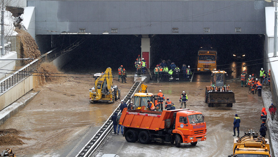 Ситуация на&nbsp;месте провала грунта и подтопления в&nbsp;Тушинском тоннеле на&nbsp;Волоколамском шоссе в&nbsp;Москве, 10 января 2019 года