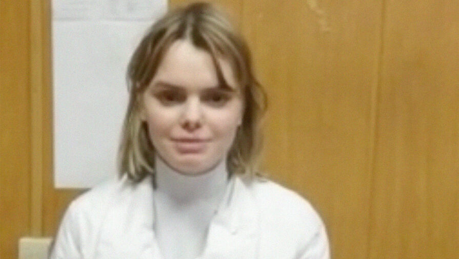 В Москве арестовали девушку, которая разделась до нижнего белья на станции метро