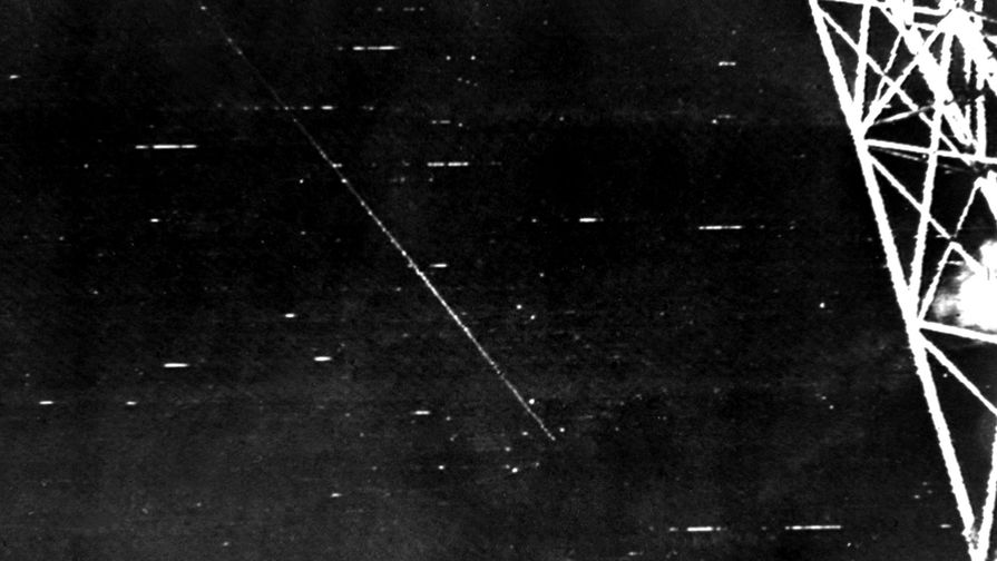 Первый искусственный спутник земли над&nbsp;Мельбурном (Австралия), 8&nbsp;октября 1957&nbsp;года