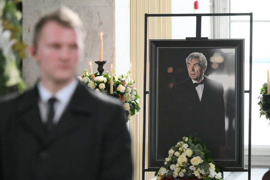 Во время церемонии прощания с&nbsp;телеведущим Юрием Николаевым в&nbsp;Москве, 8&nbsp;ноября 2025&nbsp;года