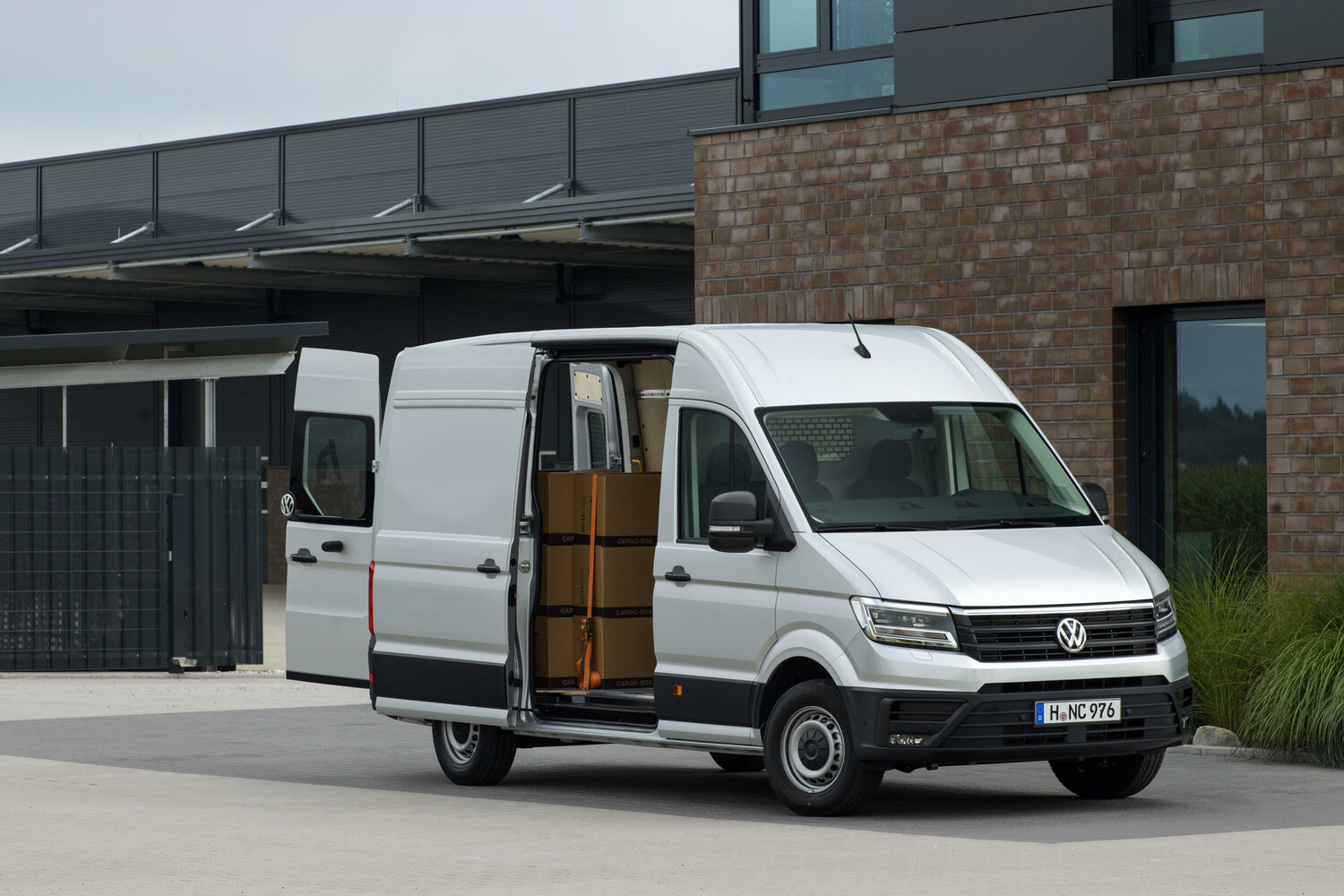 Микроавтобус Volkswagen Crafter вышел на российский рынок - Газета.Ru |  Новости