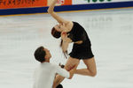 Россияне Екатерина Боброва и Дмитрий Соловьев в произвольной программе танцев