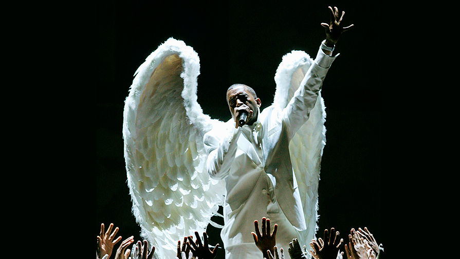 Канье Уэст во время исполнения песни «Jesus Walks» на церемонии «Грэмми» в Лос-Анджелесе, 2005 год