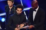Игрок сборной Египта по футболу Мохамед Салах получает награду FIFA Puskas Award 2018 за лучший гол