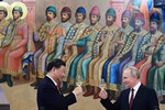 Президент РФ Владимир Путин и председатель КНР Си Цзиньпин на торжественном приеме в Грановитой палате Московского Кремля, 23 марта 2023 года