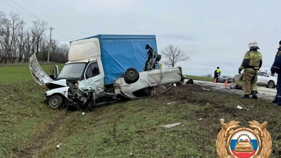 Появились кадры с места ДТП, в котором легковушку с людьми разорвало на части
