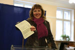 Голосование на одном из избирательных участков во время референдума о статусе Крыма в Севастополе 