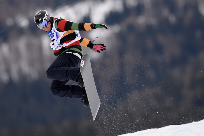 Российский сноубордист Николай Олюнин сломал ногу на Играх-2018 и был прооперирован