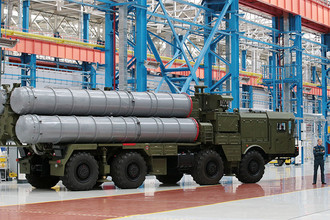 Пусковая установка зенитных ракет комплекса С-400 на Нижегородском заводе 70-летия Победы