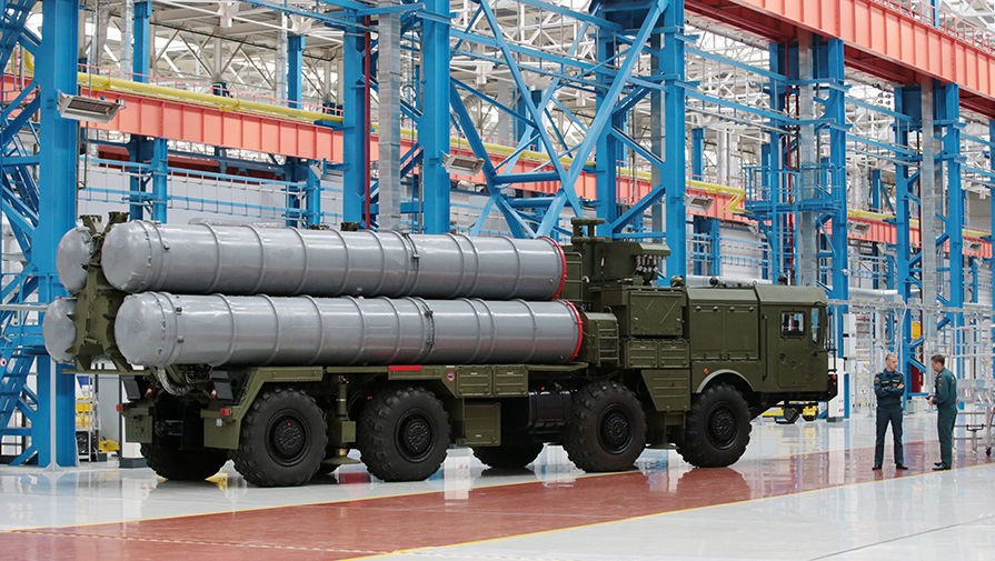 Пусковая установка зенитных ракет комплекса С-400 на Нижегородском заводе 70-летия Победы