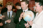 Владимир Жириновский с женой и сыном на праздновании своего дня рождения в ресторане «Будапешт», 1994 год