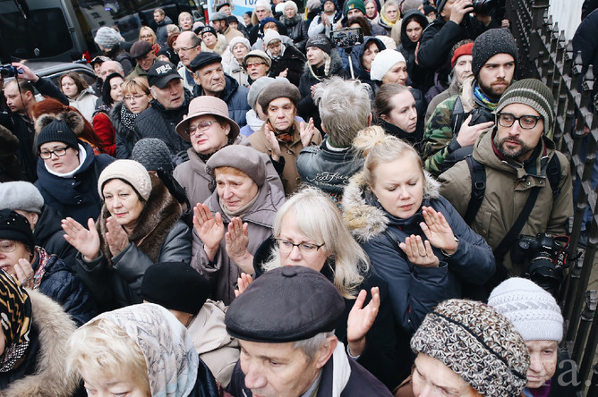Прощание с Михаилом Задорновым в церкви Александра Невского в Риге, 15 ноября 2017 года