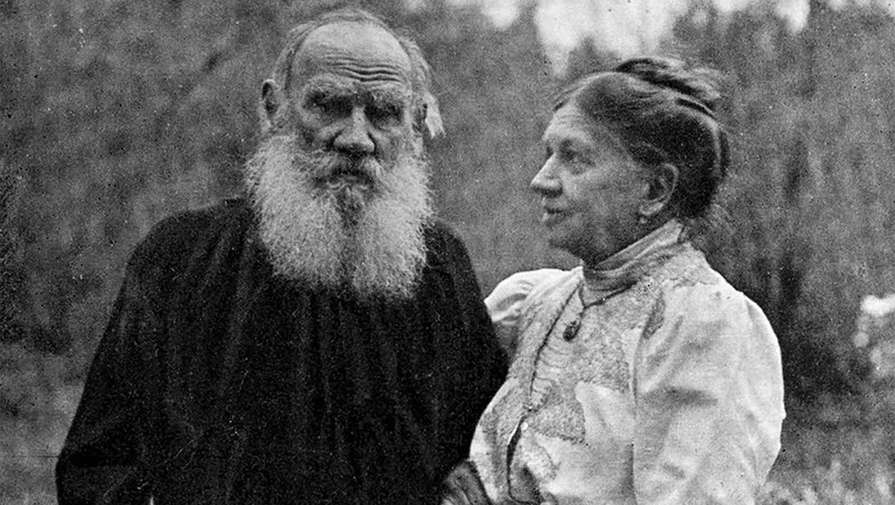 В Туле открылась выставка личных вещей Льва Толстого