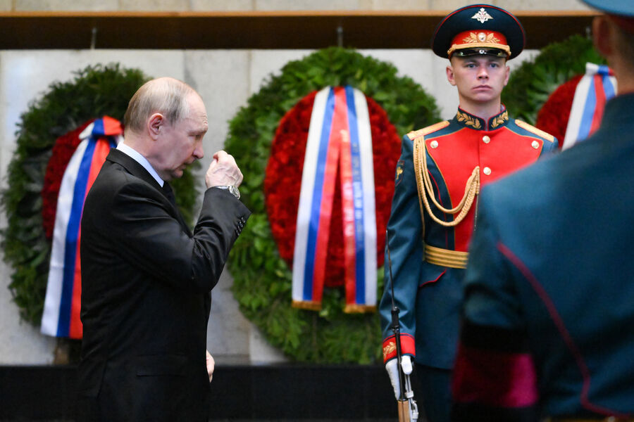 Президент РФ Владимир Путин на&nbsp;церемонии прощания с&nbsp;председателем Верховного суда РФ Ириной Подносовой в&nbsp;траурном зале ЦКБ Управления делами президента РФ в&nbsp;Москве, 24&nbsp;июля 2025&nbsp;года