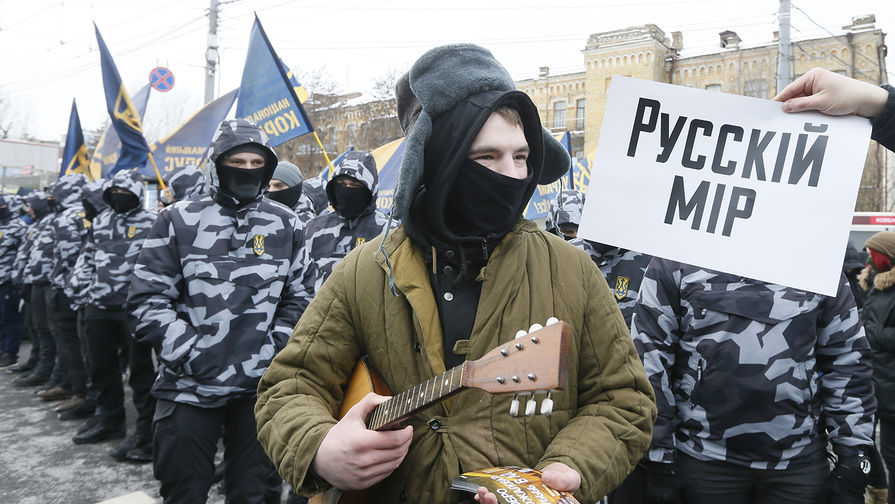 Украинские радикалы у посольства России в Киеве, 18 марта 2018 года