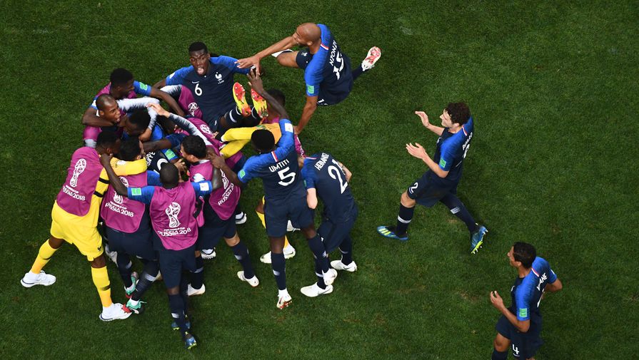 Сборная Франции радуется голу в финале ЧМ-2018