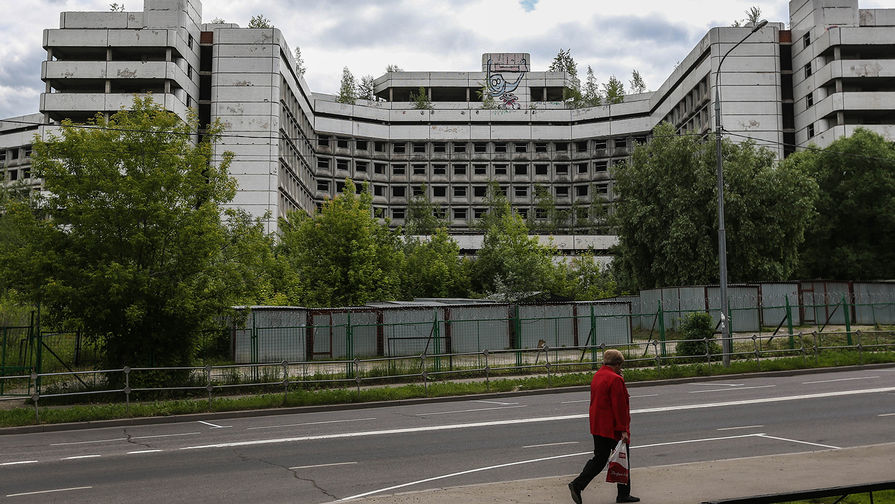 Вид на&nbsp;здание заброшенной Ховринской больницы, 2015 год