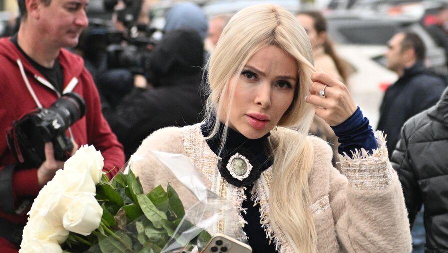 Певица Алена Кравец заявила, что Анна Калашникова шантажировала ее