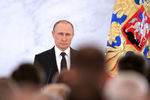 Президент России Владимир Путин во время выступления с ежегодным посланием к Федеральному собранию РФ в Кремле