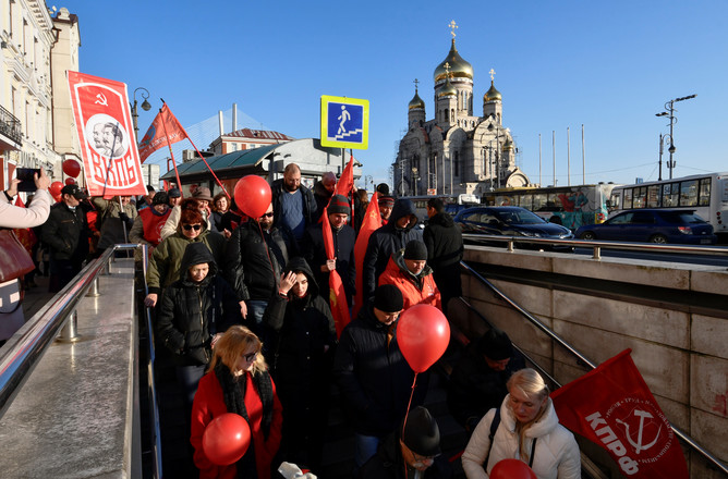 Шествие в честь 102-й годовщины Октябрьской революции во Владивостоке, 7 ноября 2019 года