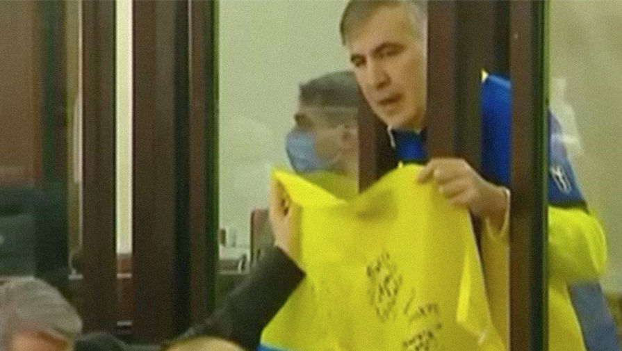 Саакашвили спел гимн Украины в суде Тбилиси