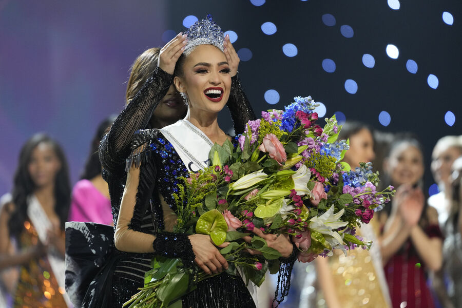 Победительница конкурса «Мисс Вселенная» Р'Бонни Габриэль, 14&nbsp;января 2023&nbsp;года