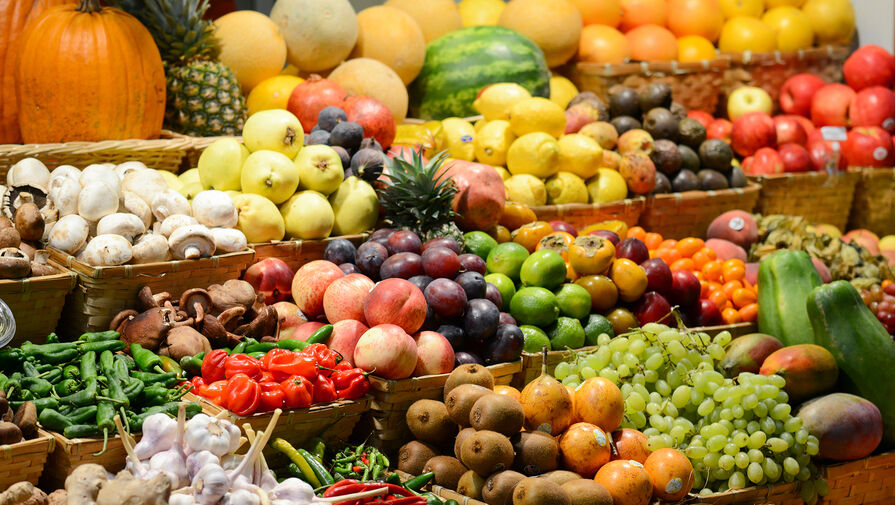 Россиянам рассказали, как выбрать хорошие сезонные овощи и фрукты