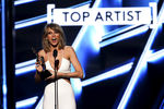 Тейлор Свифт восемь раз понималась на сцену за призом от Billboard