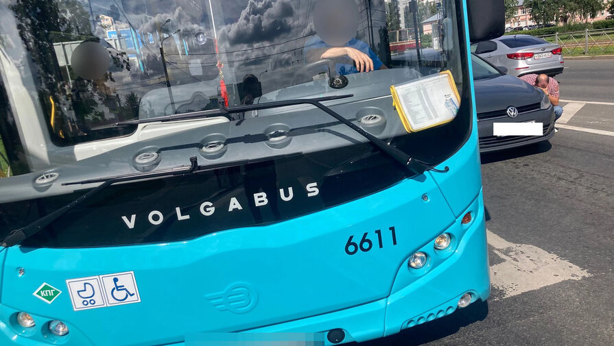 Автобус задымился во время движения в пригороде Петербурга