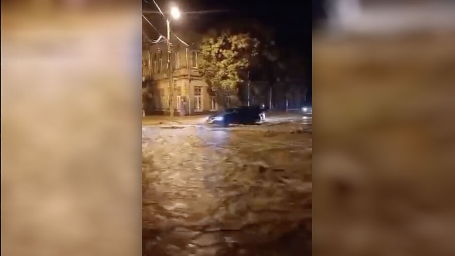В столице Абхазии началось наводнение и отключили свет