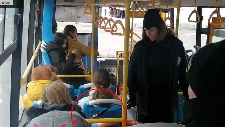 На Урале пассажирка автобуса угрожала кондуктору ножом
