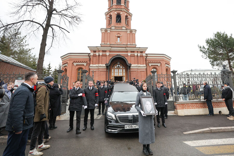 Церемония прощания с&nbsp;народной артисткой РСФСР Ларисой Голубкиной в&nbsp;Храме святителя Николая на&nbsp;Трех Горах в&nbsp;Москве, 25&nbsp;марта 2025&nbsp;года