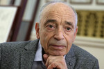 <b>Валентин Гафт</b>
<br><br>
В 2011 году актер Валентин Гафт перенес инфаркт, а спустя два года у него начала развиваться болезнь Паркинсона. Заболевание быстро прогрессировало и вскоре народный артист РСФСР оказался прикованным к инвалидному креслу. Последние годы жизни Гафт практически не выходил на сцену театра и не снимался в кино, но принимал участие в телешоу, за которые <a href=