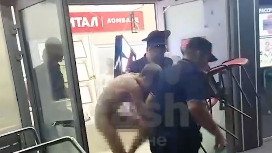В Крыму голый мужчина забаррикадировался в ломбарде с помощью полотенца и стульев 