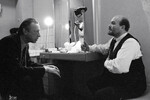 Олег Ефремов и Александр Калягин в гримерной после спектакля «Так победим!», 1982 год