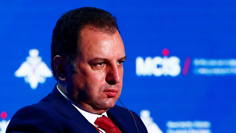 В Армении бывшего министра обороны Вигена Саркисяна судят за незаконную выдачу квартир