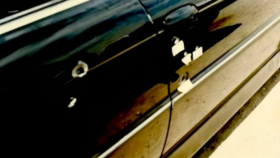 Следы на BMW 7 серии, в котором был расстрелян рэпер Тупак Шакур