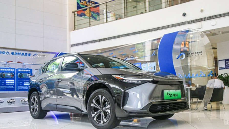 В Китае начались продажи Toyota с авиационным рулем