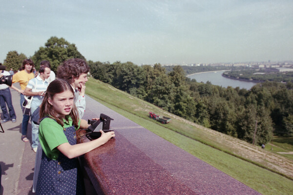 Саманта Смит на&nbsp;смотровой площадке на&nbsp;Воробьевых горах, Москва, июль 1983&nbsp;года