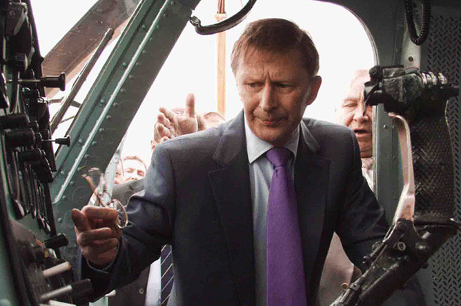 Министр обороны РФ Сергей Иванов во время посещения вертолетного завода ОАО «Роствертол», 2006 год