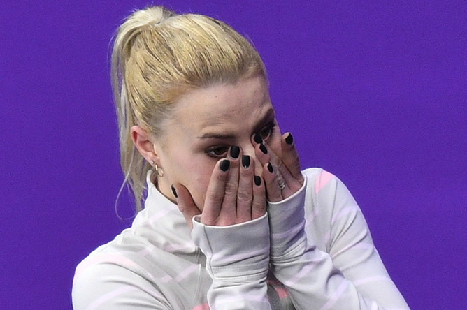 Евгения Тарасова после окончания выступления в произвольной программе парного катания на соревнованиях по фигурному катанию на XXIII зимних Олимпийских играх, 15 февраля 2018 года