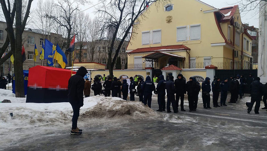Радикалы у посольства России в Украине, 18 марта 2018 года