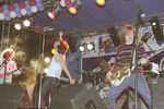 Группа «Мумий Тролль» во время концерта на центральной площади Владивостока, 2002 год