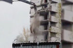 Начало сноса здания недостроенной Ховринской больницы, кадр из видео