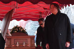 Генеральный директор Первого канала Константин Эрнст на церемонии прощания с диктором Игорем Кирилловым на Новодевичьем кладбище в Москве, 2 ноября 2021 года
